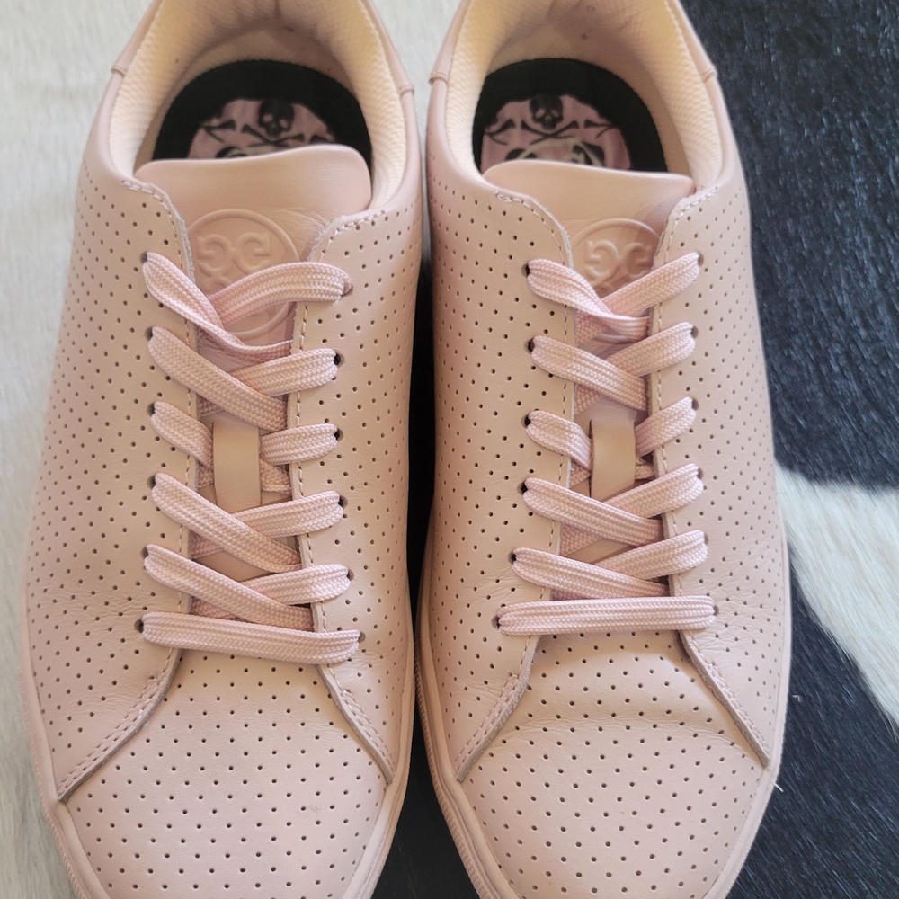 G/FORE Women's Durf or Perf Disruptor perforated leather golf shoe in a pink or